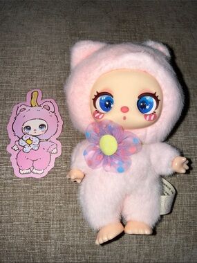 Lilas lucky cat Plush Pink Baby Doll Plush Toy with Blue Eyes and Flower Accent